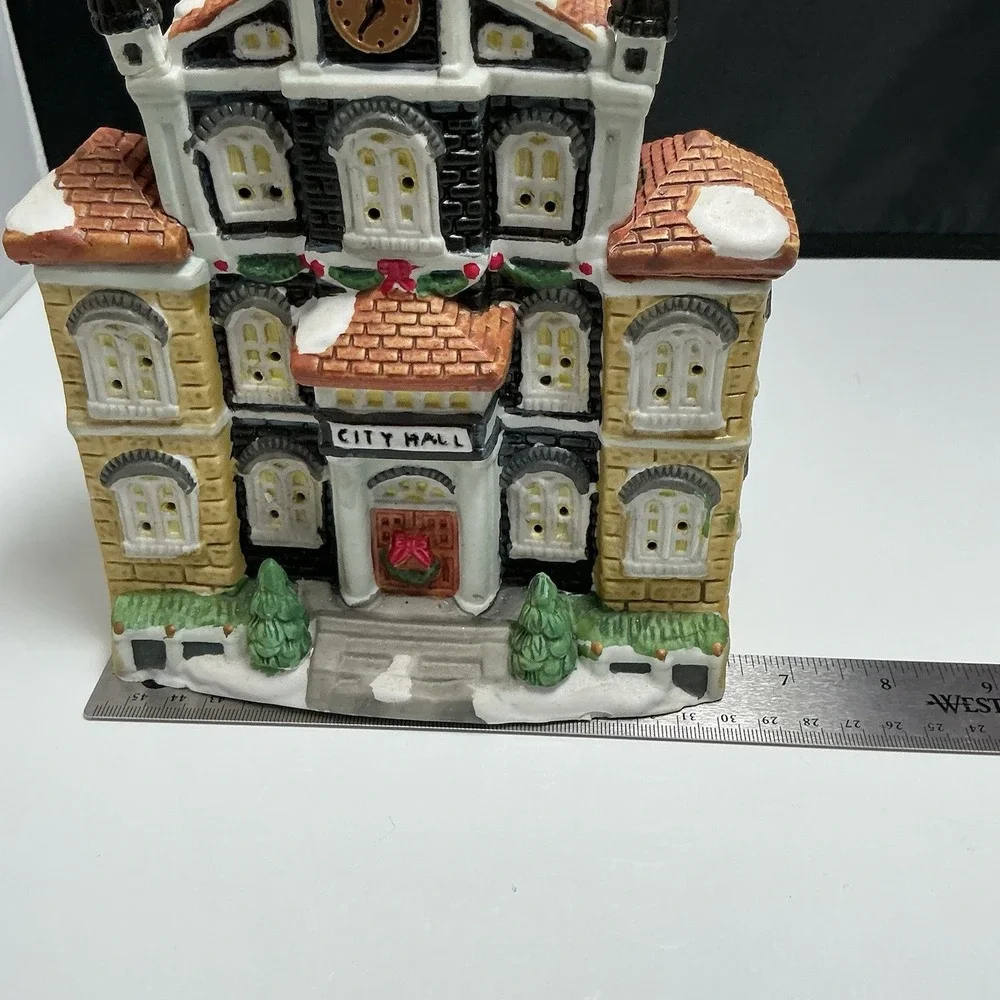 1994 TRIM A HOME HOLIDAY HOME MEMORIES CERAMIC CITY HALL - 7.5